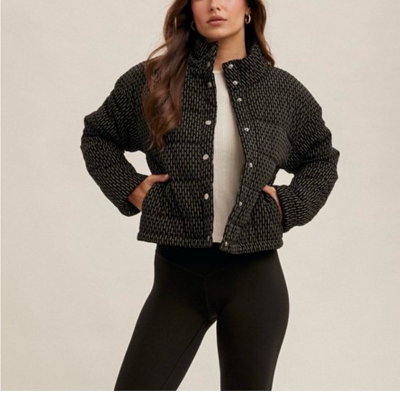 NWT Hem & Thread Black and White Patterned Puffer Jacket - Picture 2 of 9